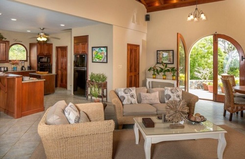 Estate Hammer Farm House | Dreamy Oceanfront Retreat with Spa & Pool Amenities