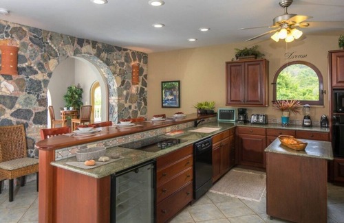 Estate Hammer Farm House | Dreamy Oceanfront Retreat with Spa & Pool Amenities