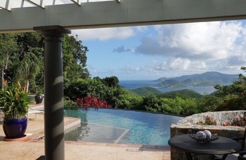 Estate Hammer Farm House | Dreamy Oceanfront Retreat with Spa & Pool Amenities