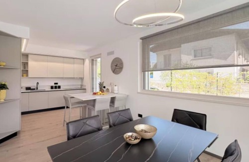 Colico Piano Apartment | Where Elegance Meets the Water’s Edge – A Lakefront Villa Retreat