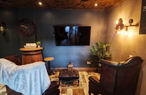 Patchway Apartment | Unforgettable Stays Await: Explore Our Pub Guest House!
