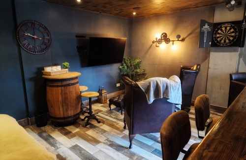 Patchway Apartment | Unforgettable Stays Await: Explore Our Pub Guest House!