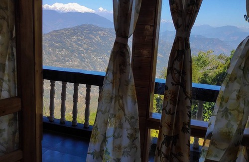 Darjeeling Ski Chalet | Experience Solitude in the Himalayas with Family-Friendly Amenities