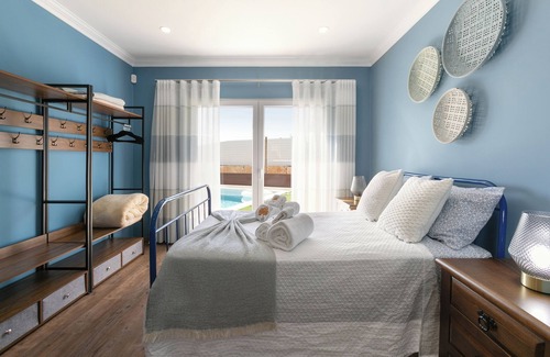 Caldas da Rainha House | Rustic Elegance with Spa and Breakfast Amenities Await