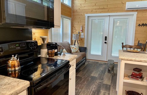 Mentone House | Riverfront Tiny Home with Kitchen & Pet-Friendly Perks