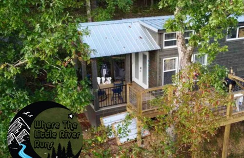 Mentone House | Riverfront Tiny Home with Kitchen & Pet-Friendly Perks