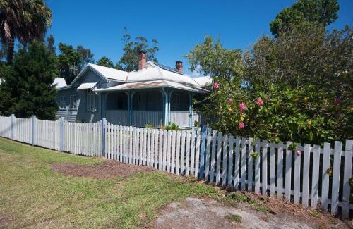 Tea Gardens House | Discover Where the River Runs: Pet & Child Friendly Retreat
