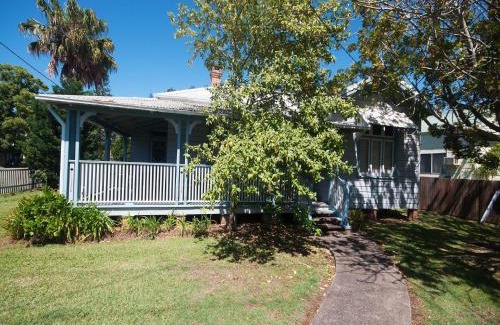 Tea Gardens House | Discover Where the River Runs: Pet & Child Friendly Retreat