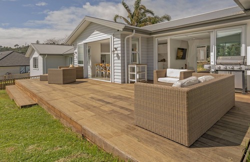 Hahei House | Where The Sun Shines - Hahei Holiday Home