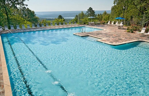Fairfield Bay Resort | Exciting Getaway: Fish, Water Ski & Enjoy a Beach Retreat