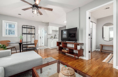 Buckeye Lake House | Whether you are visiting for a quick weekend or a longer stay, our cozy cottage is perfectly located in the heart of Buckeye Lake, just a short stroll to so much fun!