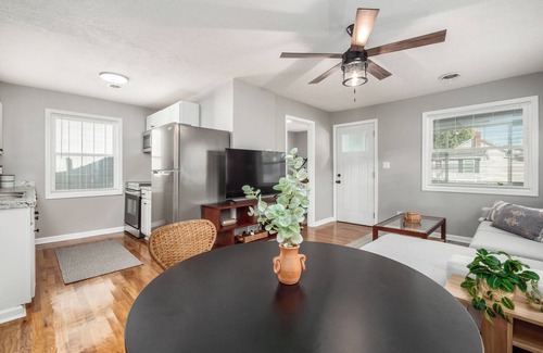 Buckeye Lake House | Whether you are visiting for a quick weekend or a longer stay, our cozy cottage is perfectly located in the heart of Buckeye Lake, just a short stroll to so much fun!