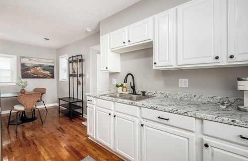Buckeye Lake House | Whether you are visiting for a quick weekend or a longer stay, our cozy cottage is perfectly located in the heart of Buckeye Lake, just a short stroll to so much fun!