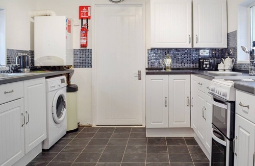 Kenfig Hill Cottage | Perfectly Located Ty Bryn: Beach and City Life Awaits