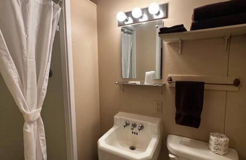 Bonesteel Hotel | Cozy Whetstone Bay Lodge Room 7 - Ideal for Families