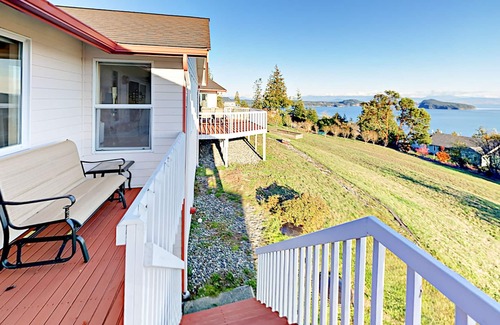 Oak Harbor House | Whidbey Island Getaway w/ Incredible Views of Skagit Bay