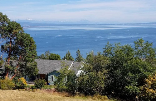 Oak Harbor House | Whidbey Island Getaway w/ Incredible Views of Skagit Bay