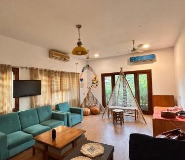 Kailash Colony Hotel | Whiite Panda - Backpacker Hostel in Delhi Greater Kailash