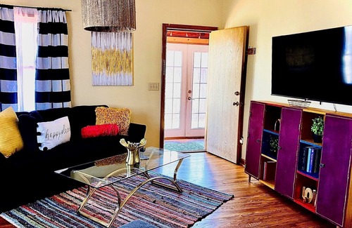 Norman House | Whimsical 4BR Casa Algeria near OU & Campus Corner