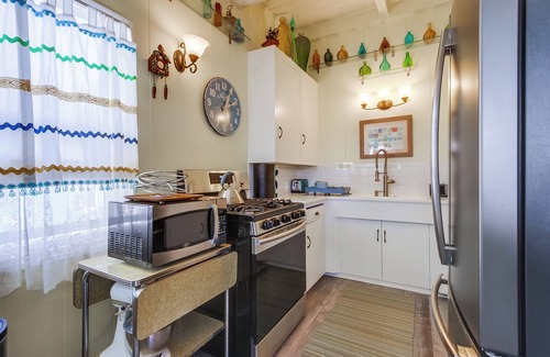 Ocean Beach Cottage | Pet-Friendly Beach Cottage Steps from the Ocean with Breakfast