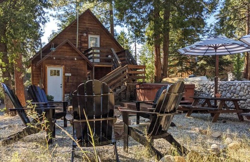 Pine Cove House | Enchanting Cabin Retreat with Spa, Fireplace & Pet Access