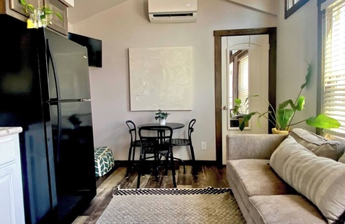 East MLK House | Whimsy Cottage in Super Location