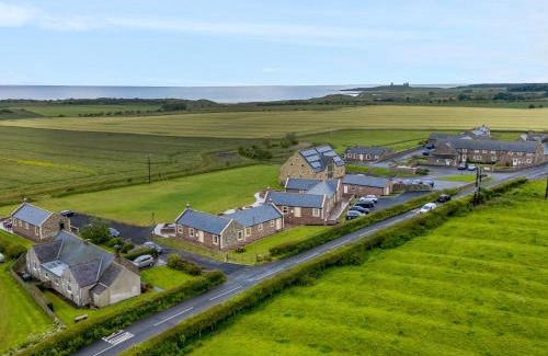 Embleton House | Relax at Whinny Cottage: A 4-Star Poolside Retreat
