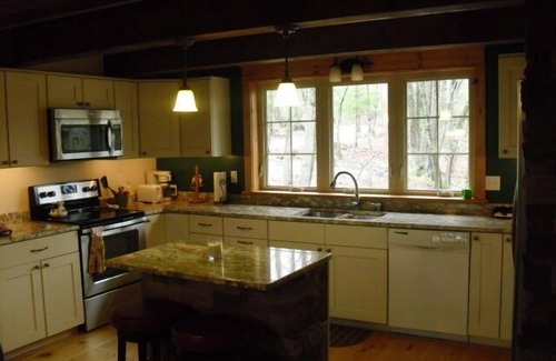 James Creek Cabin | Experience Whippoorwill Retreat: Lake Views & Family Fun