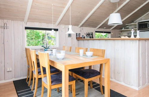 Skaven Strand House | Perfect Holiday Home for 6 in Tarm with Ocean View