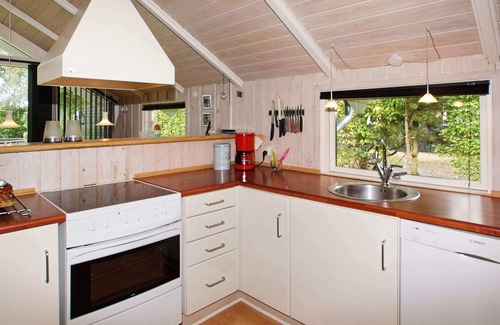 Skaven Strand House | Perfect Holiday Home for 6 in Tarm with Ocean View