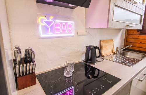 Neef Apartment | Experience Relaxation with Hot Tub, Netflix & Ocean Views