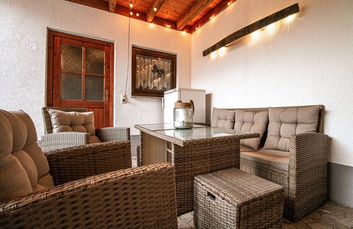Neef Apartment | Experience Relaxation with Hot Tub, Netflix & Ocean Views