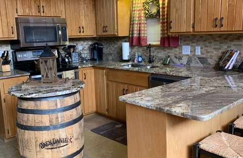 Upper Peachtree Cabin | Whiskey Barrel Lodge: Breathtaking Mountain Views Await