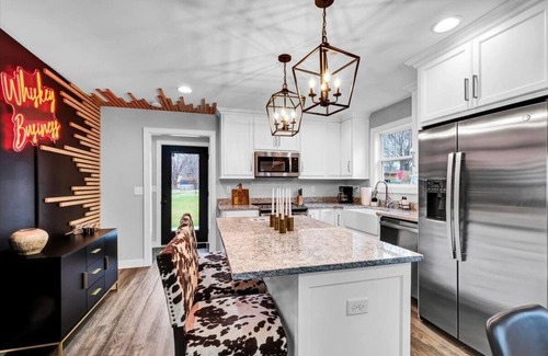 Bardstown House | Heart of Bardstown Square - Whiskey Business Awaits You!