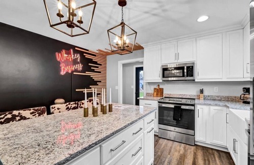 Bardstown House | Heart of Bardstown Square - Whiskey Business Awaits You!