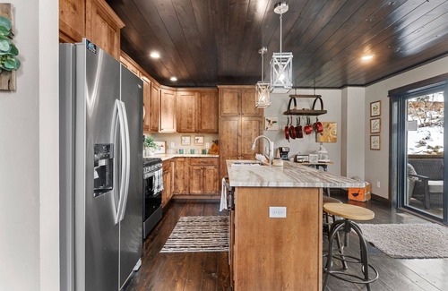 Lead House | Experience Whiskey Hills At Terry Peak: Spa & Breakfast Included