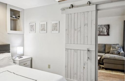 Petal Cabin | Riverside Getaway: Whiskey on the River with Ocean Views