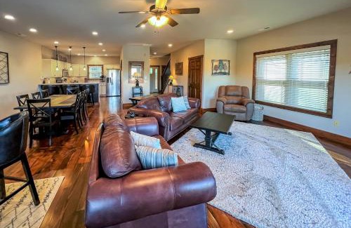 Andersonville Apartment | Experience Family-Friendly Comfort at Whisky Waves Hotel
