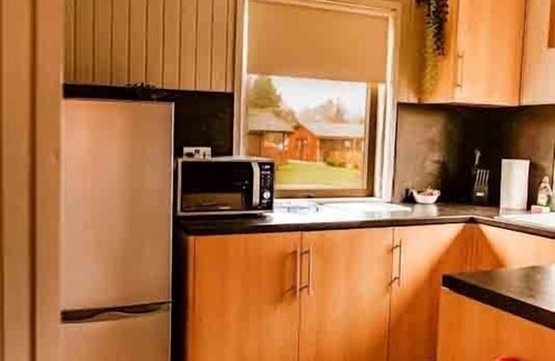 Kilmun Cabin | Whisky Whispers: Pet-Friendly Retreat with Ocean Views