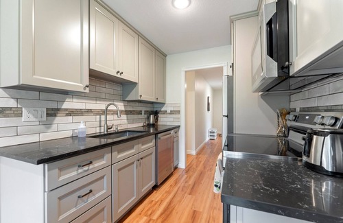 Vancouver House | Discover Whisper Hidden Nest: Pet-Friendly Retreat Awaits