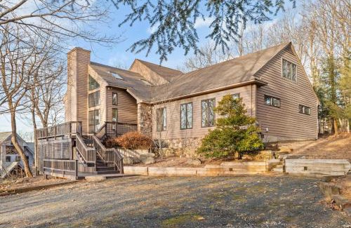 Nellysford House | Whispering Elm with Wintergreen Advantage