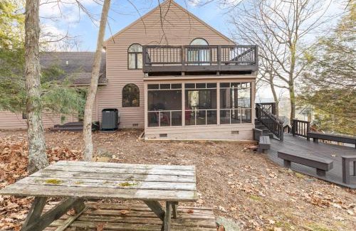 Nellysford House | Whispering Elm with Wintergreen Advantage