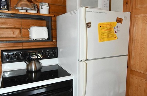 Berkeley Springs Cabin | Romantic Retreat at Whispering Hills - Pet Friendly & Pool