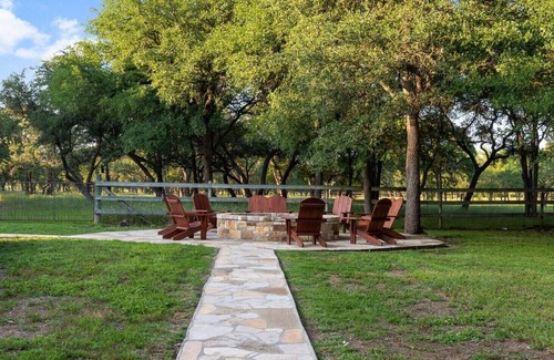 Dripping Springs House | Relaxing Whispering Oaks Estate with Pool and Hot Tub