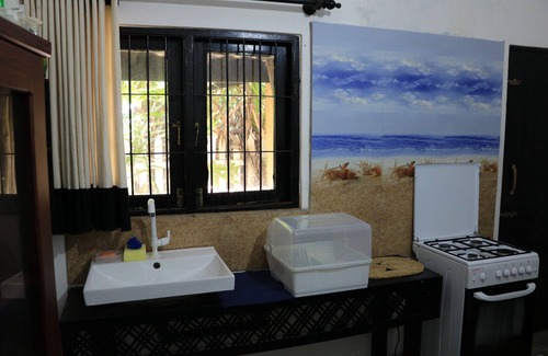 Panadura House | Cozy Whispering Ocean: Family-Friendly with Breakfast Included