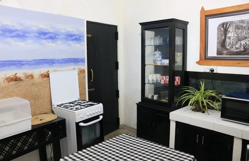 Panadura House | Cozy Whispering Ocean: Family-Friendly with Breakfast Included