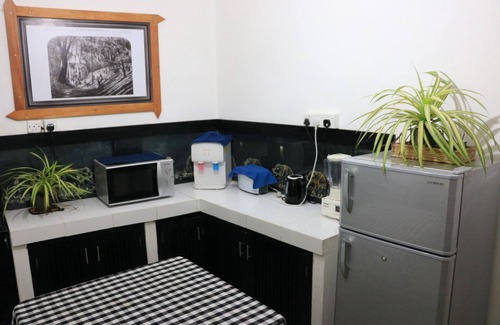 Panadura House | Cozy Whispering Ocean: Family-Friendly with Breakfast Included