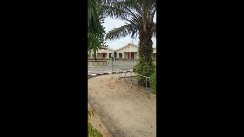 Morogbo Cabin | Cozy Room at Whispering Palms Resort with Pool & Pets Welcome