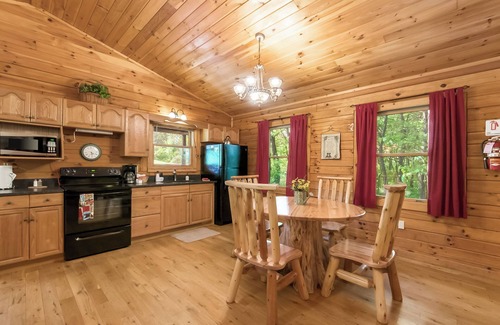 Logan Cabin | Tranquil Lodge by the Pond, Steps from Old Man's Cave