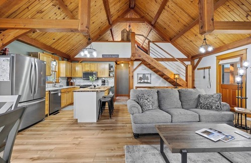 Rimrock Cabin | Whispering Pines Cabin